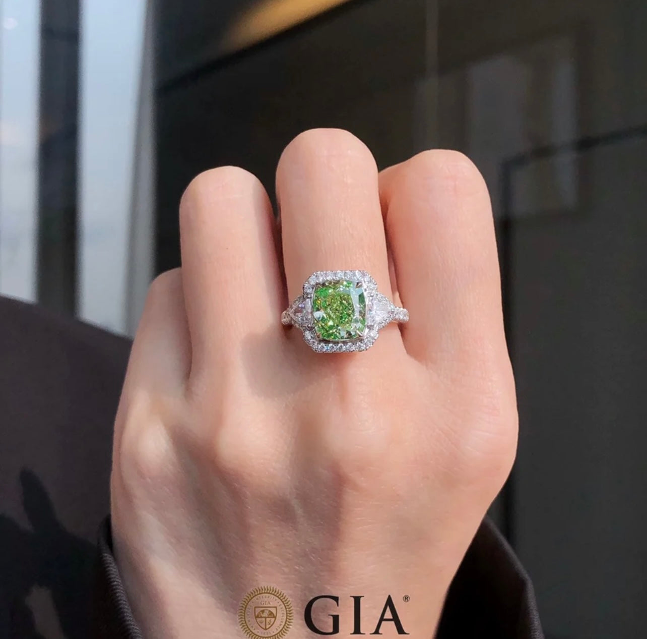 Very Very Rare 8.00 Carat Fancy Vivid Green Diamond Flawless Type 2 GIA