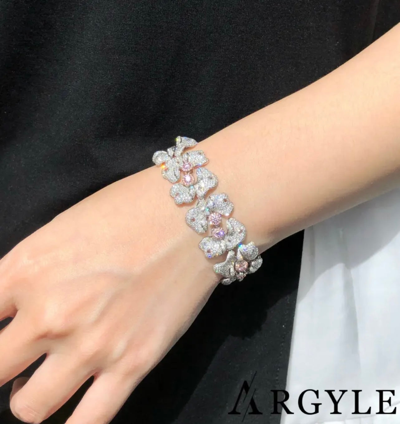 Argyle 15 carat Argyle Fancy Vivid Pink Diamond Bracelet VVS1 - VVS2 15 GIA CERTS Dossiers