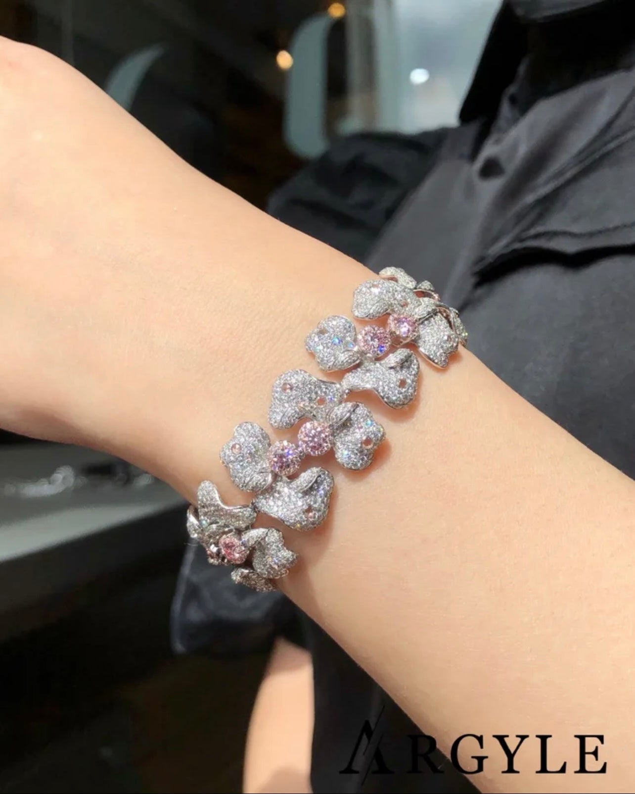 Argyle 15 carat Argyle Fancy Vivid Pink Diamond Bracelet VVS1 - VVS2 15 GIA CERTS Dossiers