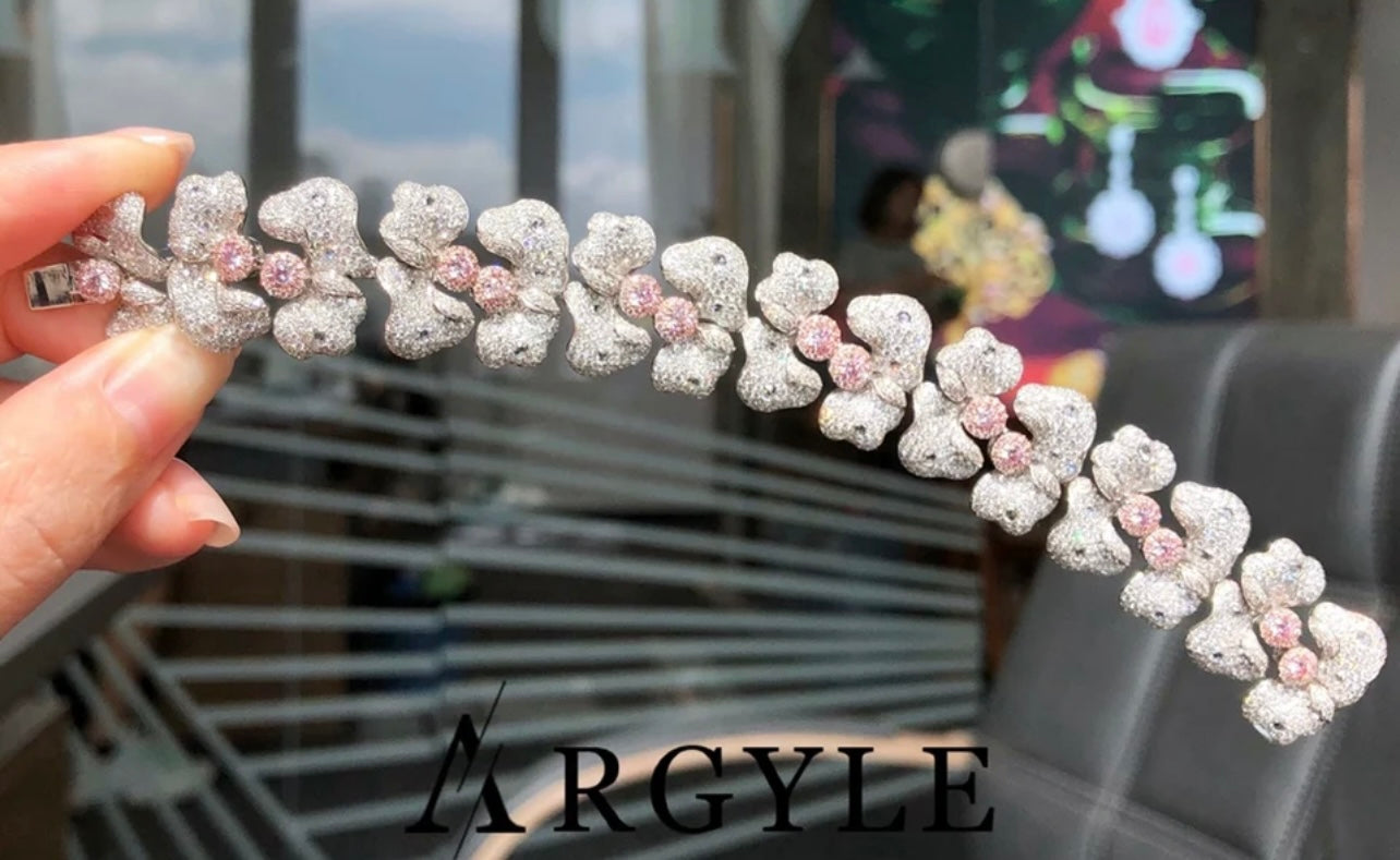 Argyle 15 carat Argyle Fancy Vivid Pink Diamond Bracelet VVS1 - VVS2 15 GIA CERTS Dossiers