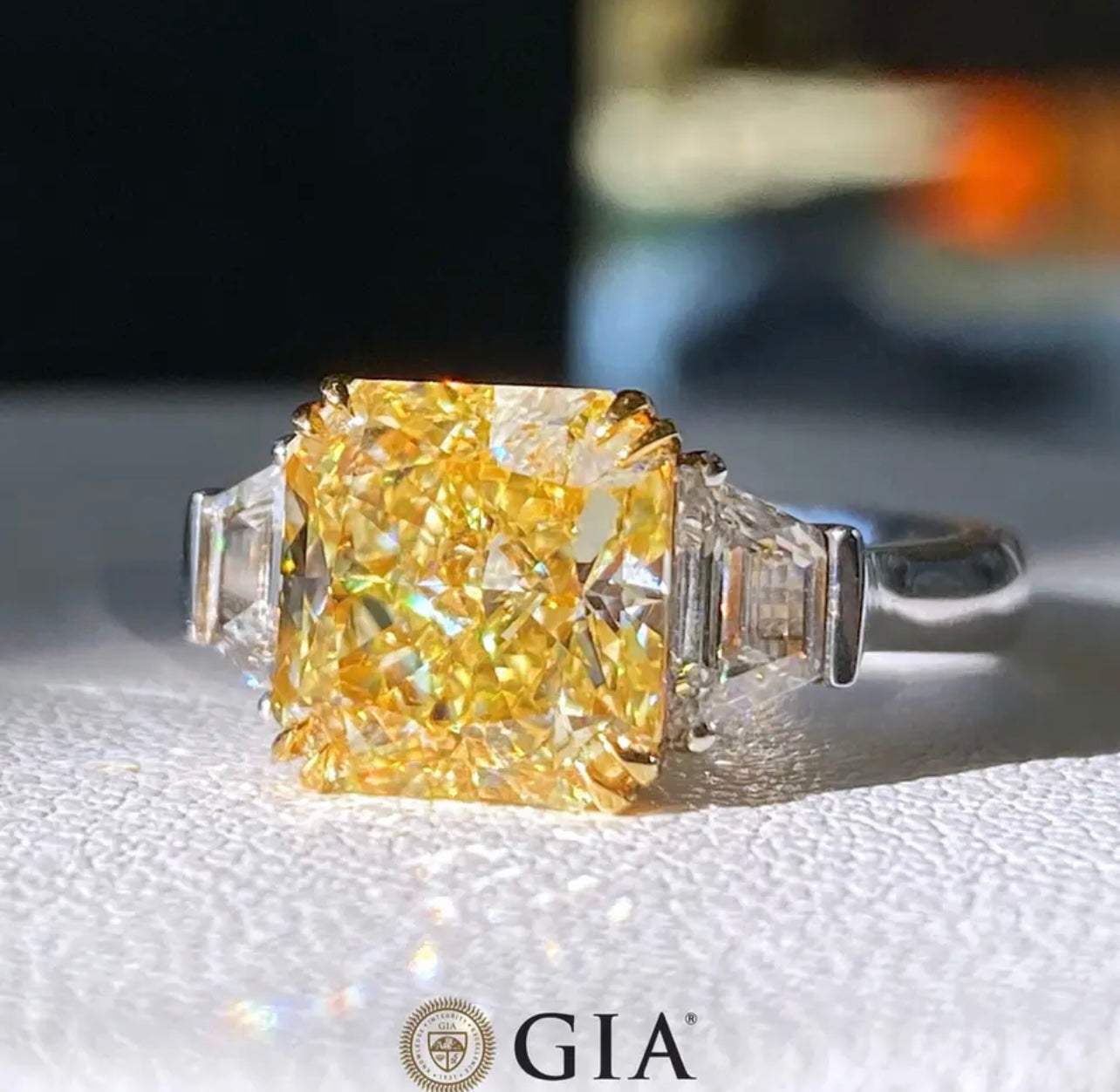 (Argyle Diamond)beautifully Hand Crafted and Designed in Swiss Exclusively Made 6.00 Carat Fancy Vivid Yellow Diamond Ring GIA Dossier