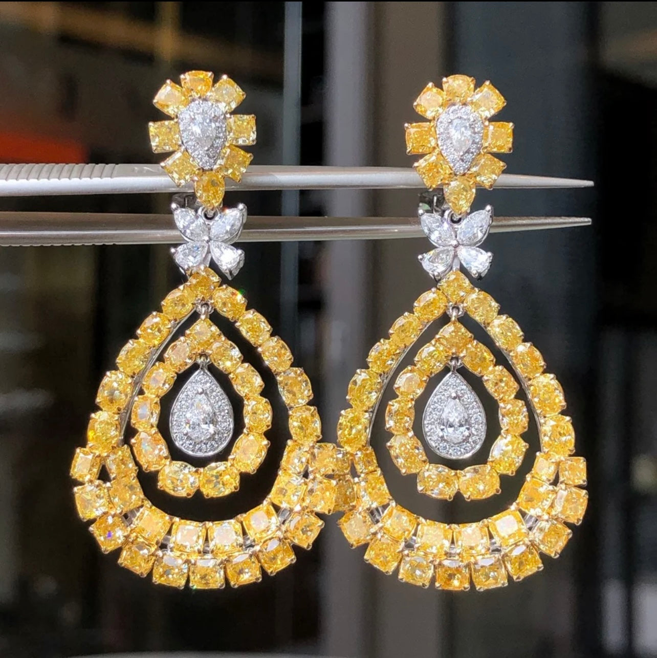 12 Carats Fancy Vivid Diamond Earrings VVS1 GIA Dossier