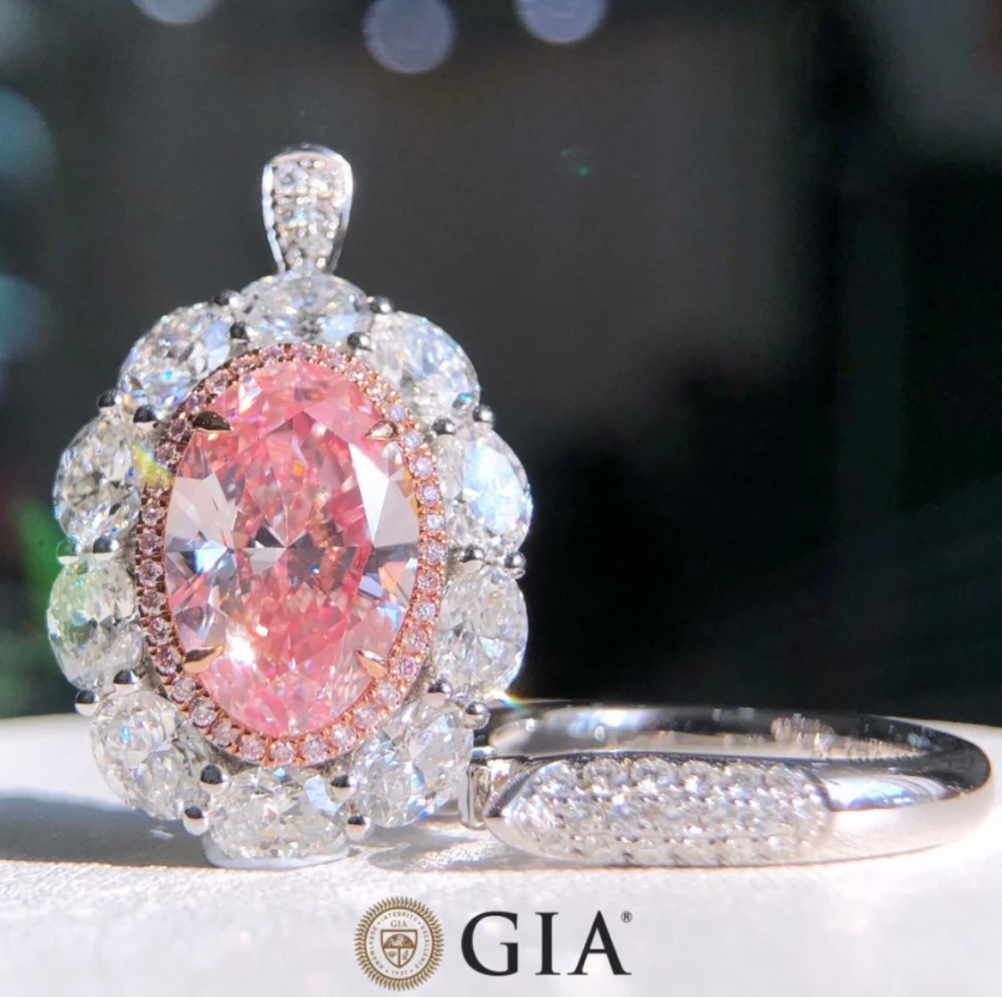 Argyle 12.00 Carat Diamond Ring Fancy Vivid Pink VVS2 GIA Dossier