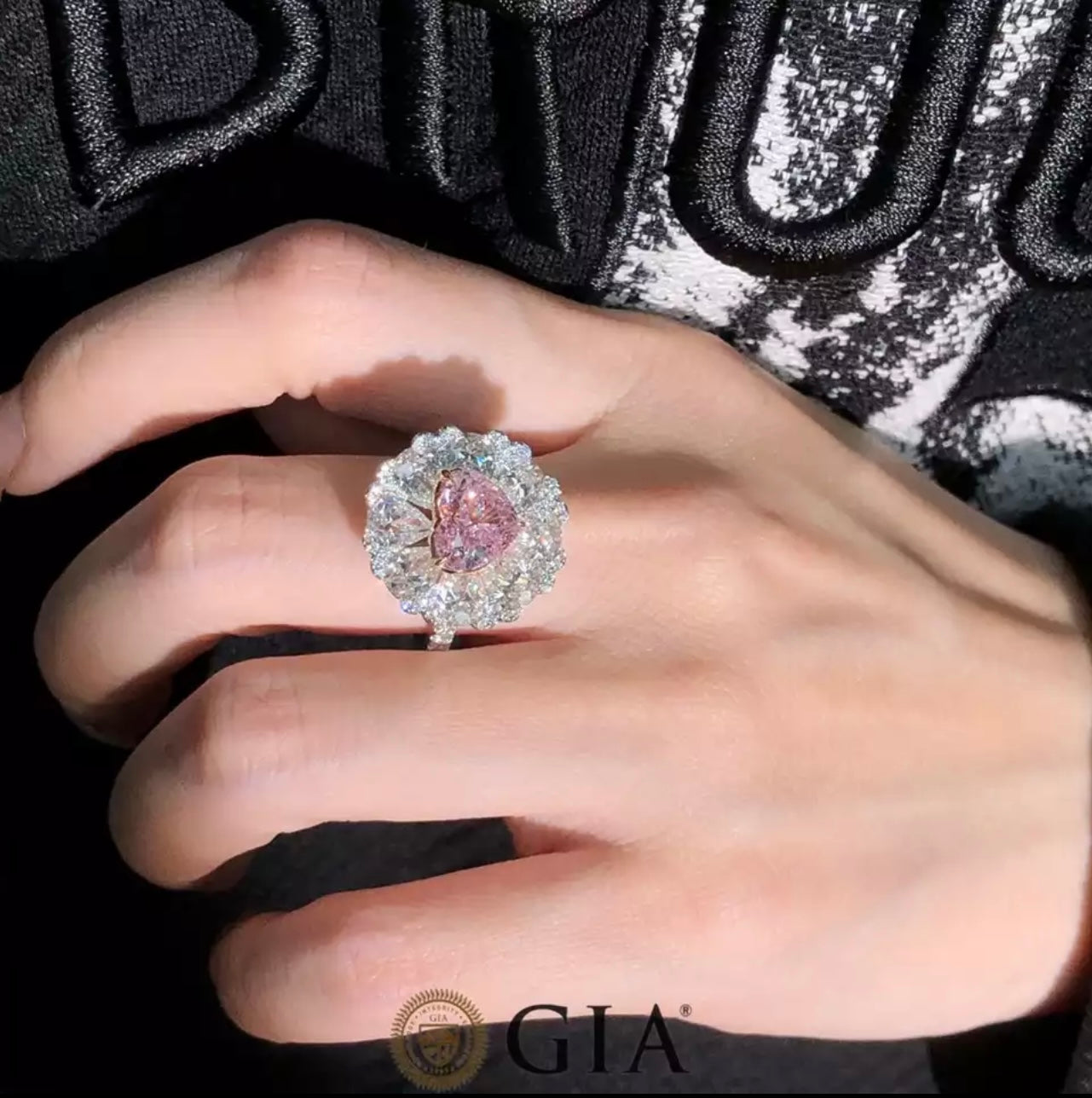 5.00 Carat Argyle Fancy Vivid Pink Brilliant Heart Cut Diamond FLAWLESS Clarity GIA Certified Dossier.