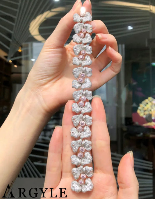 Argyle 15 carat Argyle Fancy Vivid Pink Diamond Bracelet VVS1 - VVS2 15 GIA CERTS Dossiers