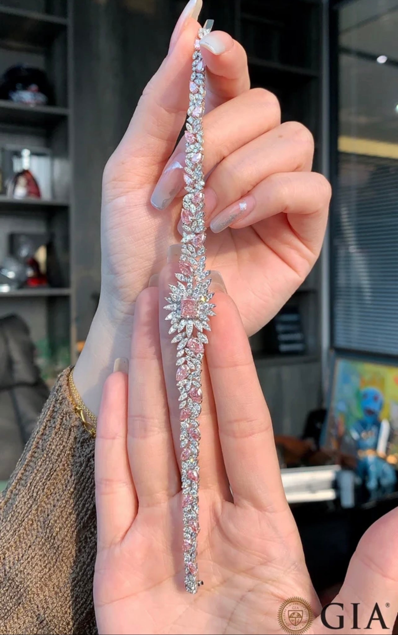 Very Rare 100 Carat +22x 0.50 Carat Fancy Pink Vivid Pear Cut Diamonds + 2.00 Argyle Fancy Vivid Radiant Cut Diamond VVS2 GIA Dossier