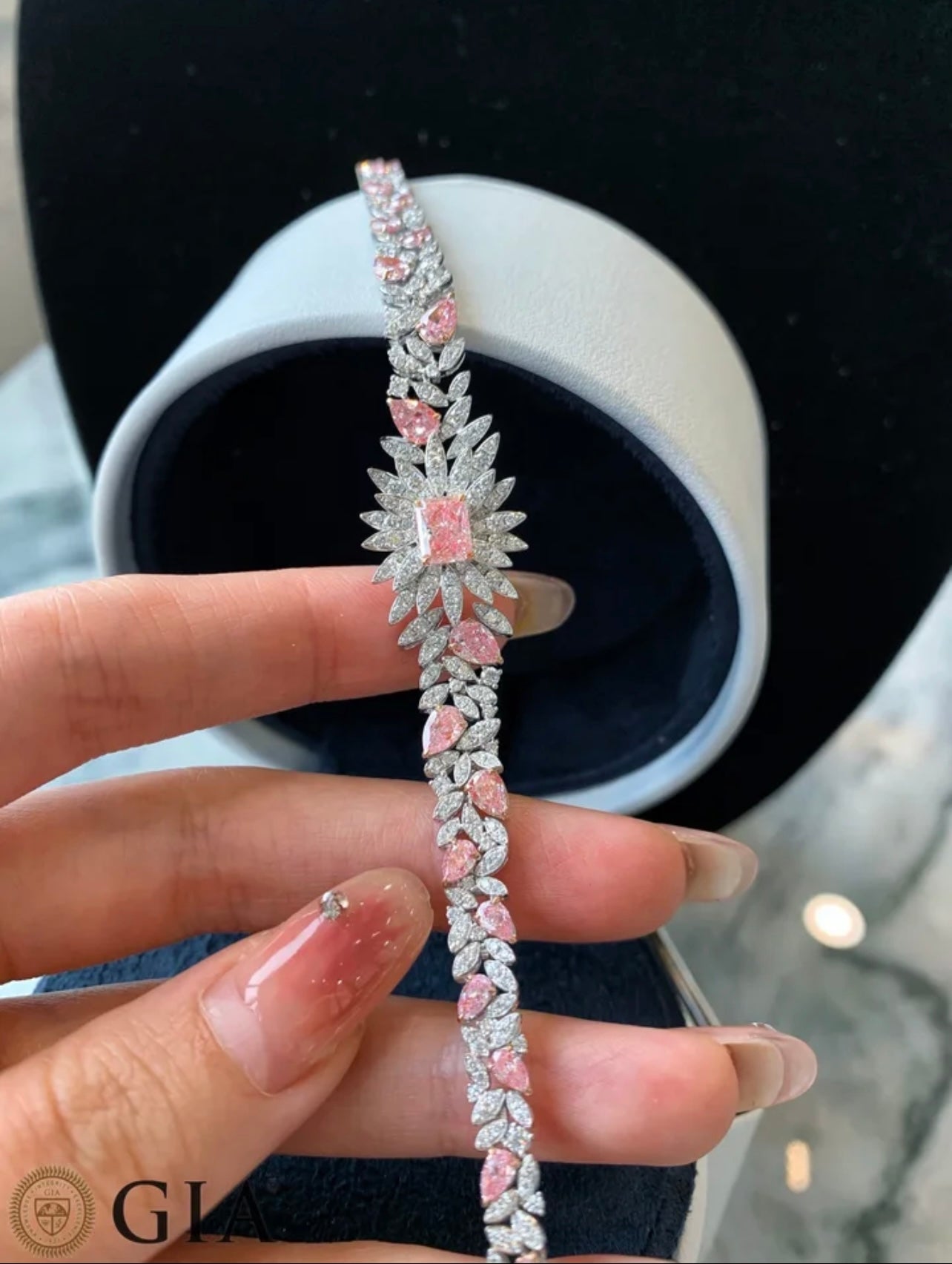 Very Rare 100 Carat +22x 0.50 Carat Fancy Pink Vivid Pear Cut Diamonds + 2.00 Argyle Fancy Vivid Radiant Cut Diamond VVS2 GIA Dossier