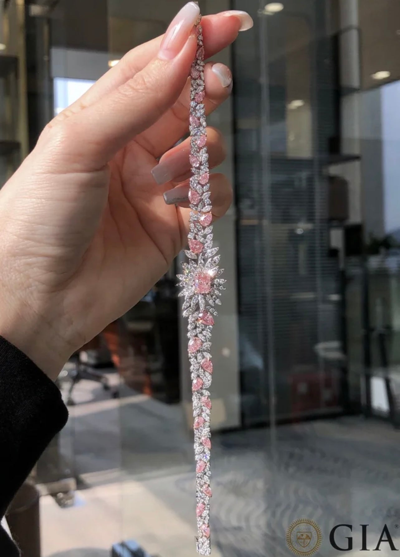 Very Rare 100 Carat +22x 0.50 Carat Fancy Pink Vivid Pear Cut Diamonds + 2.00 Argyle Fancy Vivid Radiant Cut Diamond VVS2 GIA Dossier